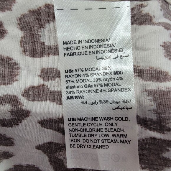 Chicos animal print long sleeves blouse size 1 beige brown Button up - Picture 6 of 6